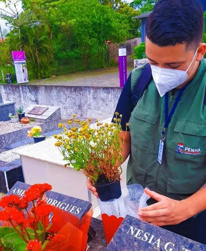 Programa de Combate à Dengue realiza força-tarefa nos cemitérios de Penha