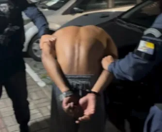 Homem é preso após molestar de menina de 9 anos em mercado de Itapema