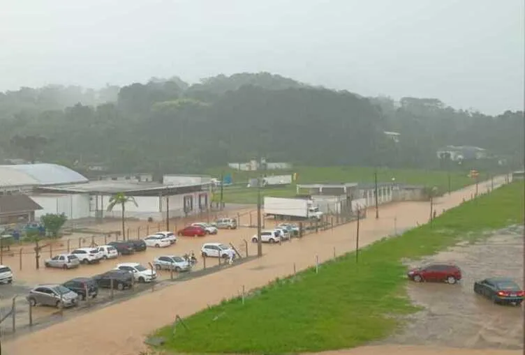 Penha registra chuva intensa e pontos alagamentos no Centro e bairros 
