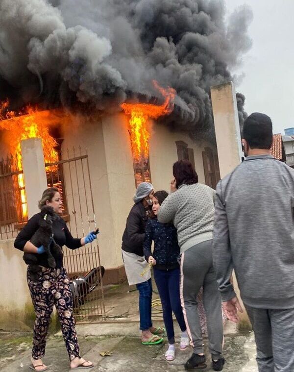 Itajaí: Incêndio destrói casa de idosa no bairro da Vila Operária