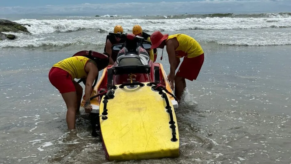 Jovem paranaense desaparece após se afogar em praia de Itapoá