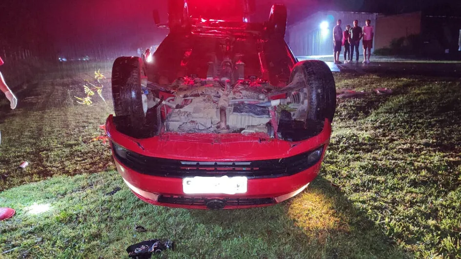 Mulher morre após carro capotar e cair em ribanceira de 12 metros de altura em Luiz Alves