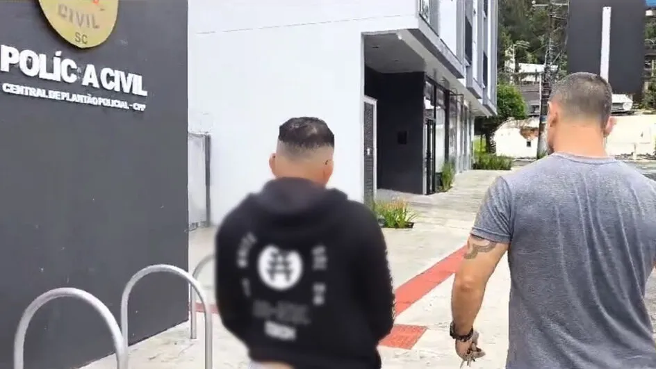 Treinador de jiu-jitsu é preso por pedofilia durante evento em Balneário Camboriú
