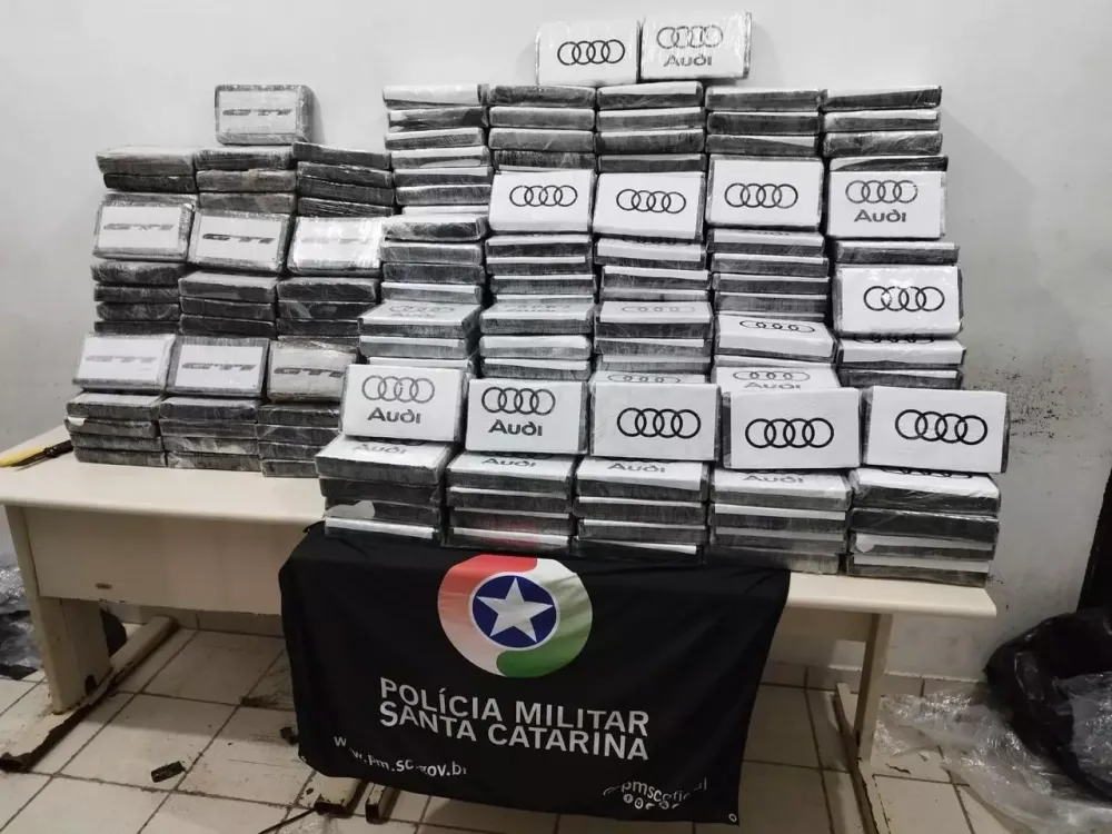 Caminhonete com carga de cocaína de R$ 30 milhões é abandonada após perseguição da polícia em Joinville