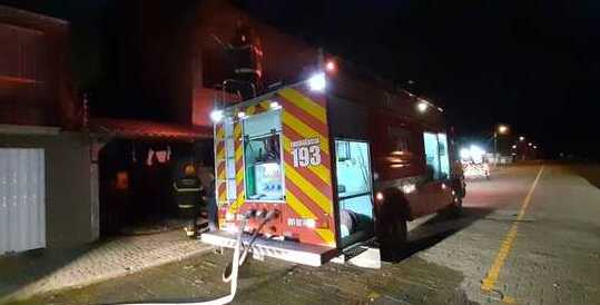 Navegantes: Homem morre em incêndio em quarto de alojamento na Meia Praia