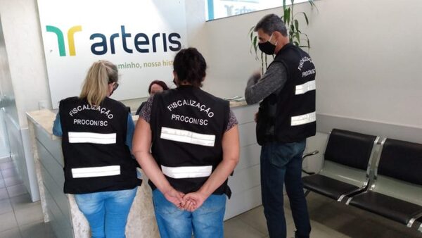Procon notifica Arteris Litoral Sul por aumento no preço do pedágio da BR-101