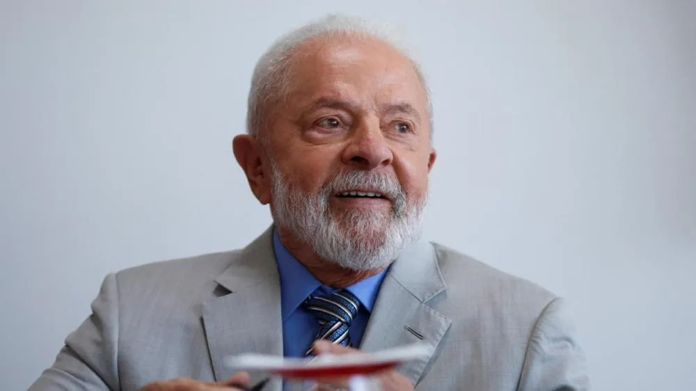 Equipe médica afirma que Lula está consciente e não terá sequelas da cirurgia