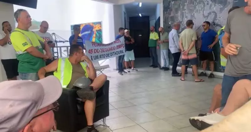 Trabalhadores do Porto de Itajaí invadem reunião sobre federalização em protesto; ‘até a morte’
