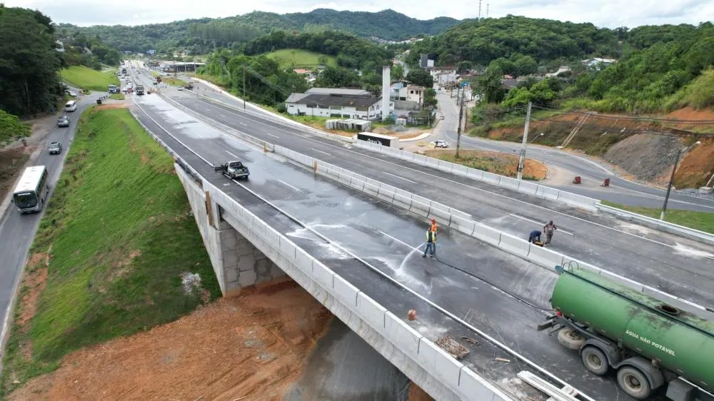 Novos viadutos da duplicação da BR-470 são entregues entre Navegantes e Blumenau