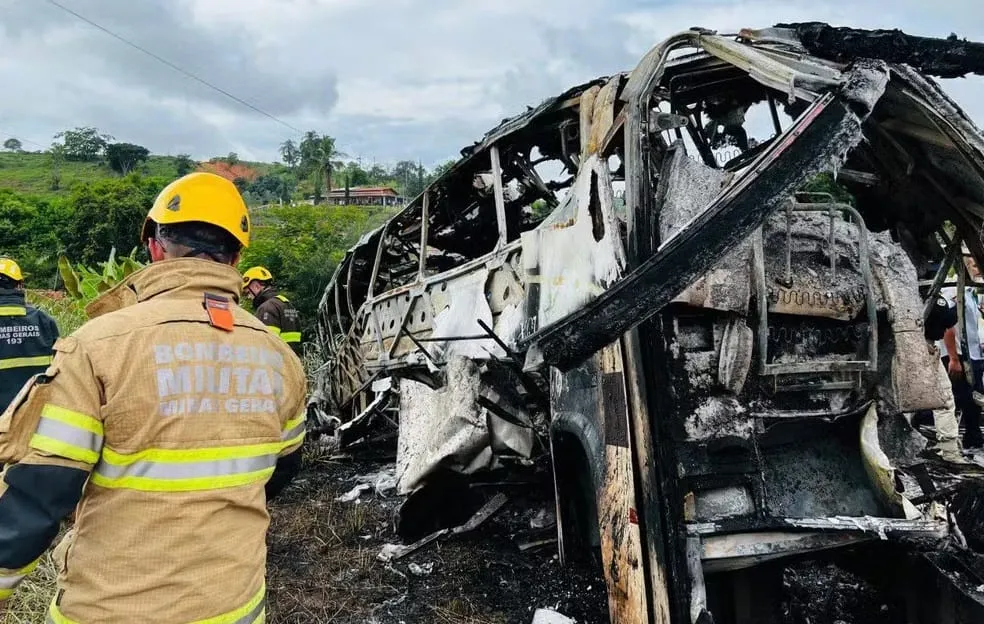 Maior tragédia em rodovias federais desde 2007 resulta em 41 mortes 41 em MG