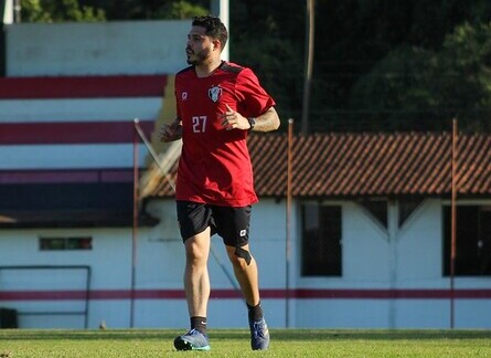 Nem jogou: Meia Zezinho rescinde contrato com o Joinville