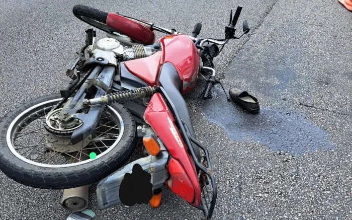Motociclista morre ao bater na lateral de carreta na BR-101 em Itapema 