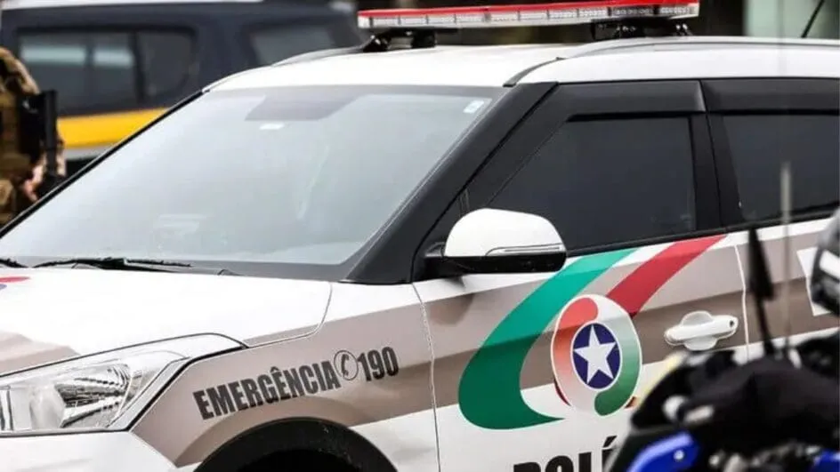 Pai mata filho de cinco anos esfaqueado e deixa esposa em estado grave em Brusque