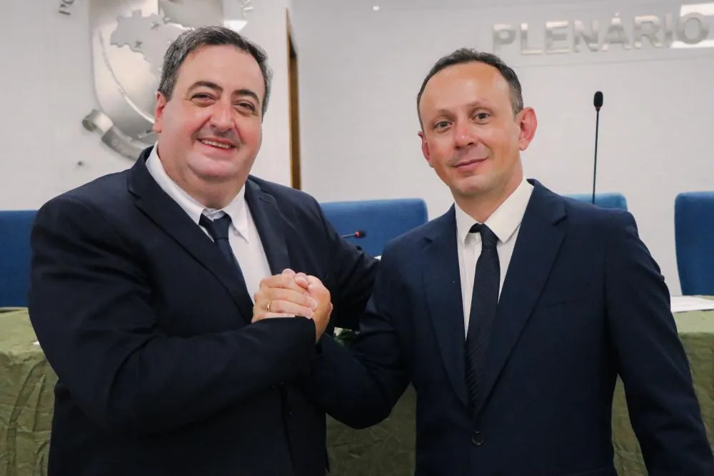 Daniel Cunha e Juliano Bernardes são empossados prefeito e vice de Barra Velha
