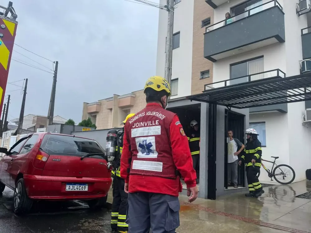 Uma mulher morre e outras pessoas ficaram feridas em incêndio em Joinville 