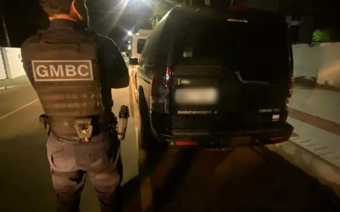 Golpista engana guincheiro, sequestra Land Rover e pede R$ 8 mil de resgate 