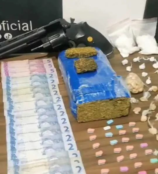 Quarteto é detido por tráfico de drogas na localidade do Mariscal em Penha 