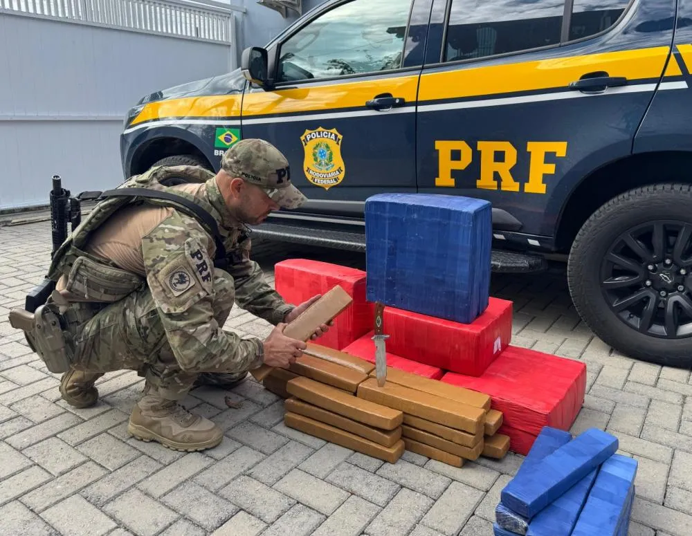 PRF apreende 132 kg de maconha na BR-101 em Barra Velha