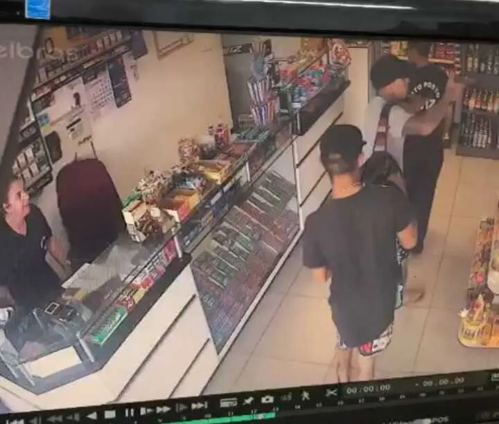 Dupla assalta o Posto Aviz no bairro São Cristóvão em Barra Velha