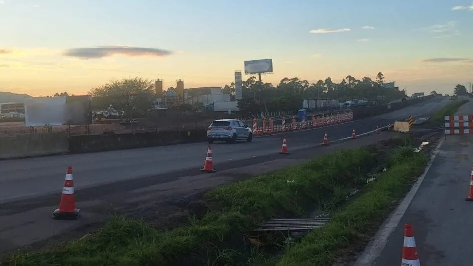 Trecho da BR-101 em Biguaçu onde cratera abriu após chuvas é liberado