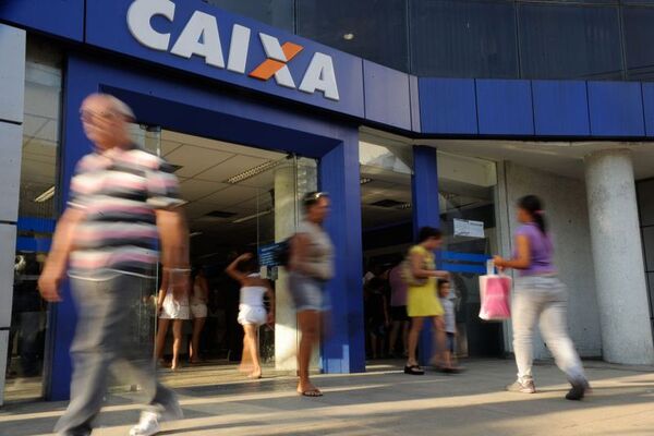 Agências da Caixa passam a funcionar das 8h às 13h a partir de amanhã
