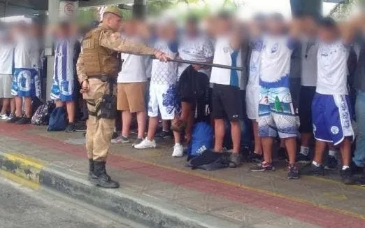 Dois membros da Mancha Azul estão proibidos de assistir por três meses dos jogos oficiais do Avaí em estádios 