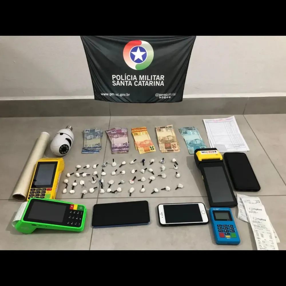 Casal é preso vendendo drogas no bairro São Cristóvão em Barra Velha 