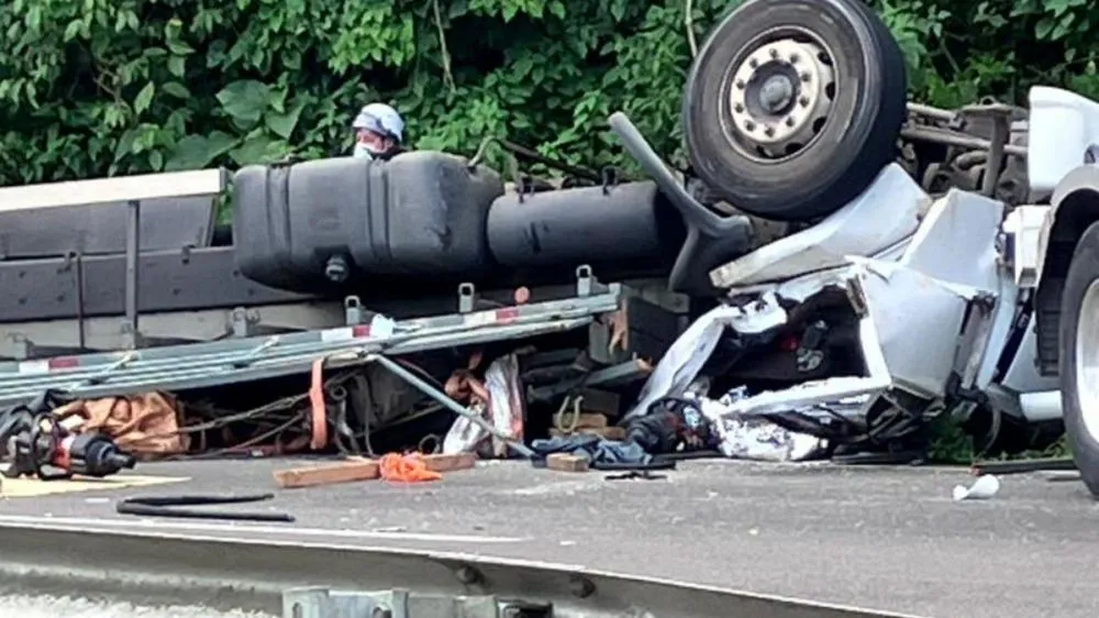 Acidente com caminhão mata uma pessoa em Corupá