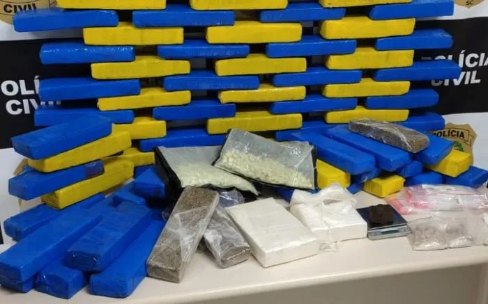 Polícia prende mãe e filho com quase 50 kg de drogas