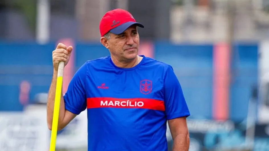 Marcílio Dias anuncia a saída do técnico Eduardo Souza