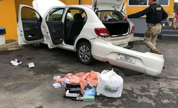 Barra Velha: PRF apreende drogas e eletrônicos escondidos em um Gol de Itajaí na BR 101