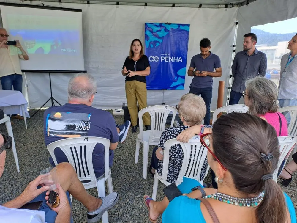 Lideranças de Penha conhecem funcionamento e importância da ETE Gravatá