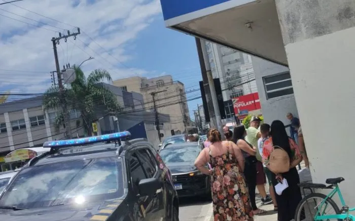 Mulher em surto ameaça explodir bomba no INSS de Itajaí