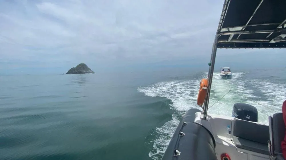 Barco quebra e família fica a deriva à 14km da costa de Barra Velha