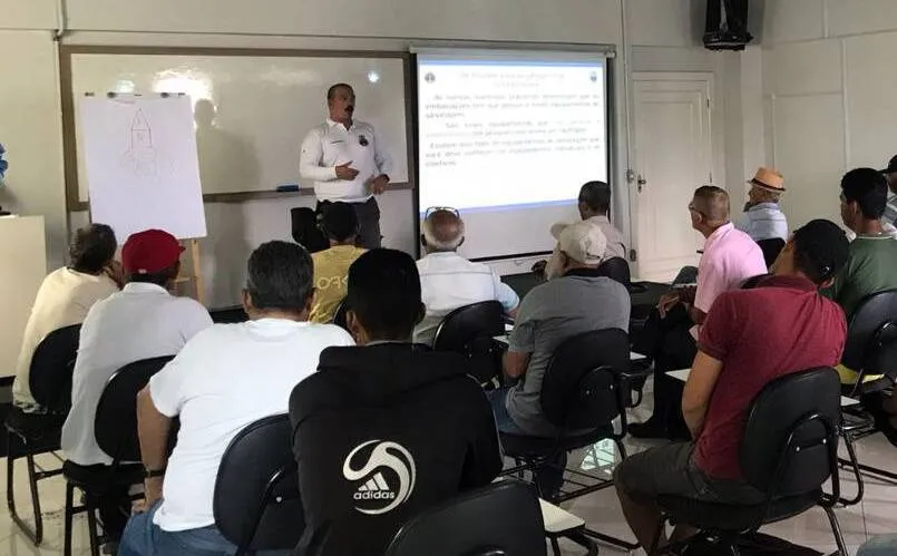 Delegacia da Capitania dos Portos de Itajaí abre curso para pescadores