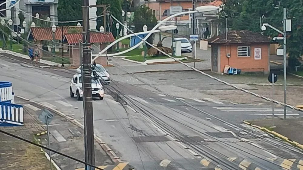 Projeto de Lei propõe acabar com a “gambiarras” de cabos de telefonia e internet em postes da rede elétrica