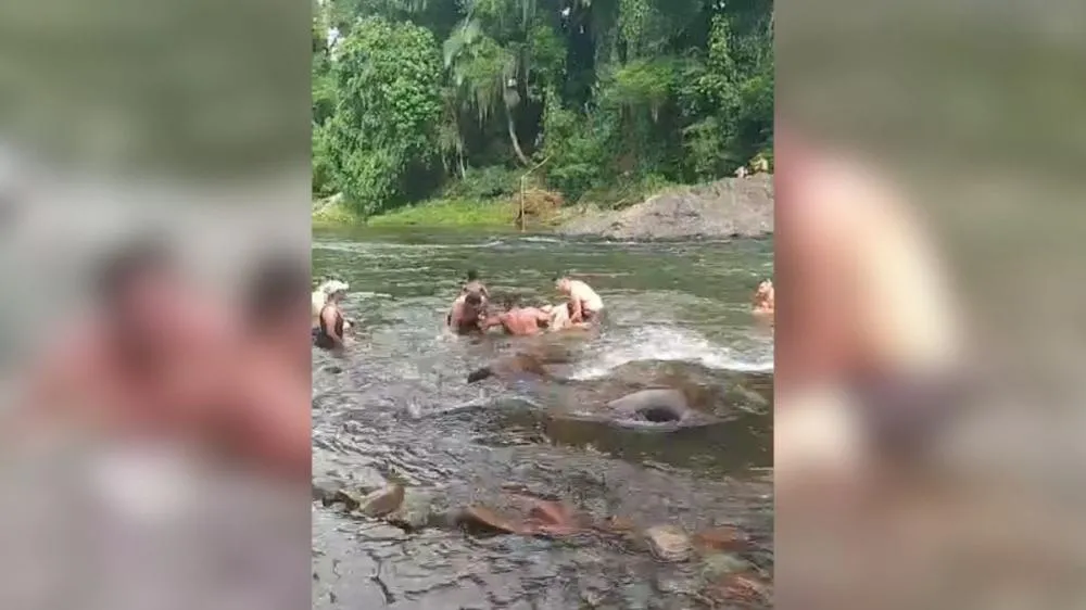 Policial de folga se joga em rio e salva mulher de afogamento em Joinville