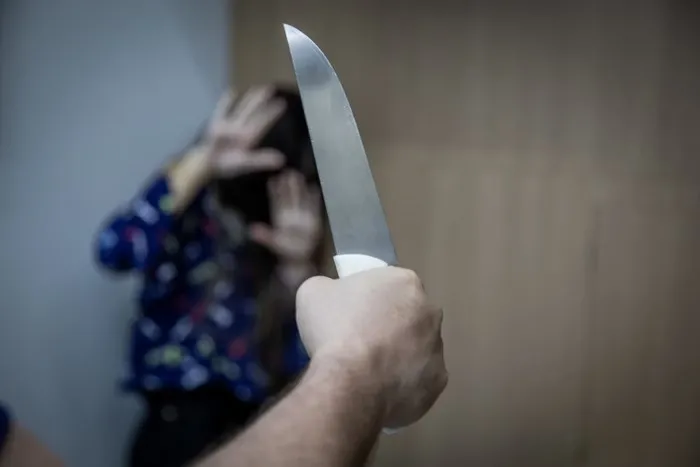 Garota de programa foi morta a facadas na casa de suspeito em Joinville