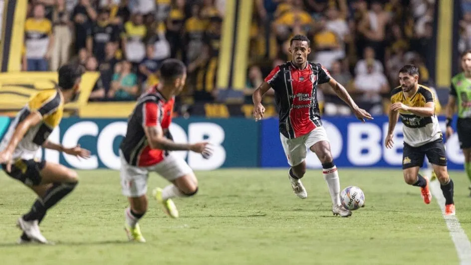 Chapecoense e Joinville estão na semifinal do Catarinão 2025