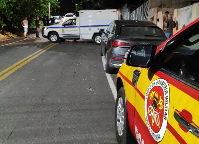 Mulher é encontrada morta dentro de apartamento em Gaspar