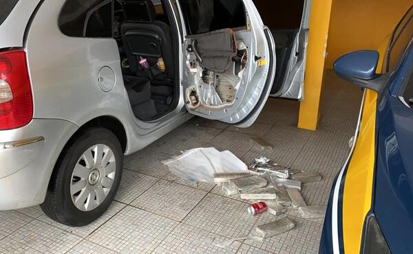 Barra Velha: PRF apreende 42 quilos de maconha escondidos em lataria de Citroen na BR 101