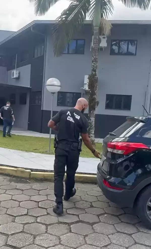 Falso policial é preso em Joinville após aplicar golpes de R$ 100 mil e ostentar vida de luxo