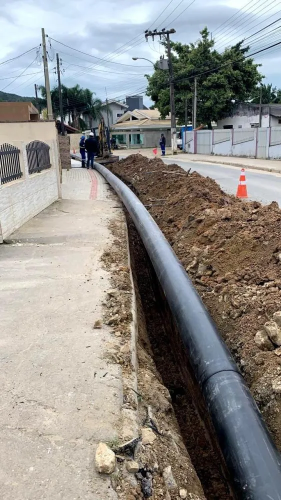Por que as adutoras são importantes para o abastecimento de água?