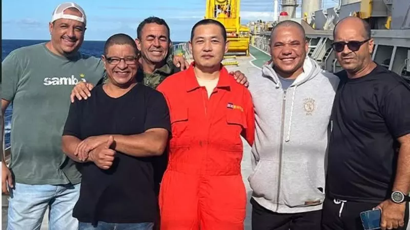 Tripulação de barco naufragado de Itajaí é resgatada por navio de chineses