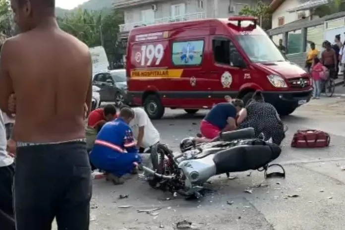 Colisão entre motos mata dois e deixa mulher em estado grave em Penha