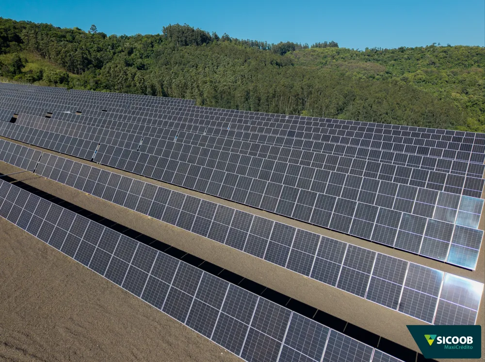 Sicoob MaxiCrédito investe em energia solar para abastecer suas agências