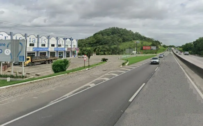 Idoso morre ao tentar atravessar a BR-101 em Barra Velha