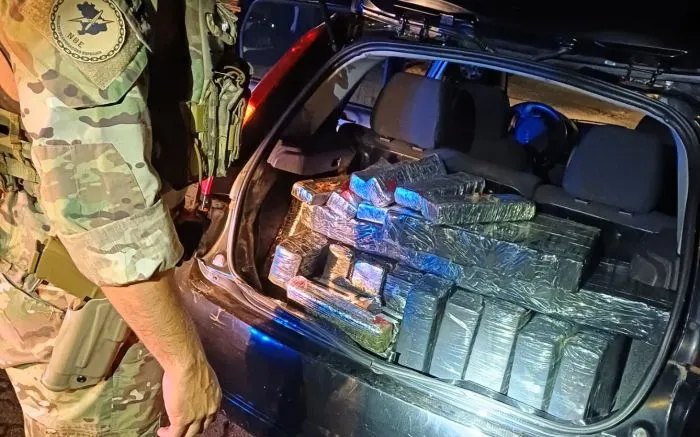 Casal de 18 anos é flagrado com 177 quilos de maconha na BR-101 em Araquari