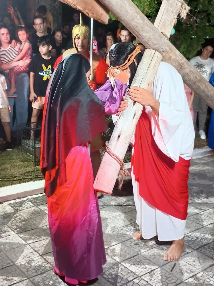 Bom público acompanhou a encenação da Paixão de Cristo em Penha