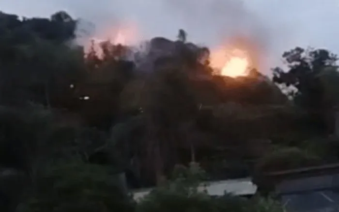 Incêndio atinge mata próxima da Ponta da Vigia em Penha